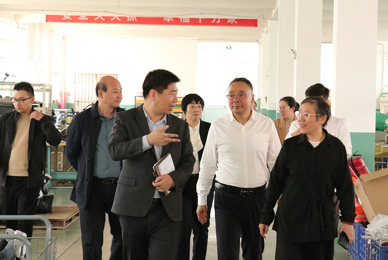資訊|臨沂市商務(wù)局黨組成員、副局長莊金才一行蒞臨百華鞋業(yè)調(diào)研指導(dǎo)