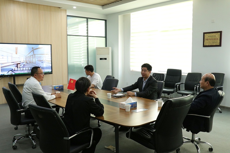 資訊|臨沂市商務(wù)局黨組成員、副局長莊金才一行蒞臨百華鞋業(yè)調(diào)研指導(dǎo)