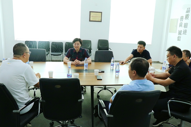 臨沂市工信局黨組書記、局長王林艷一行蒞臨百華鞋業調研指導