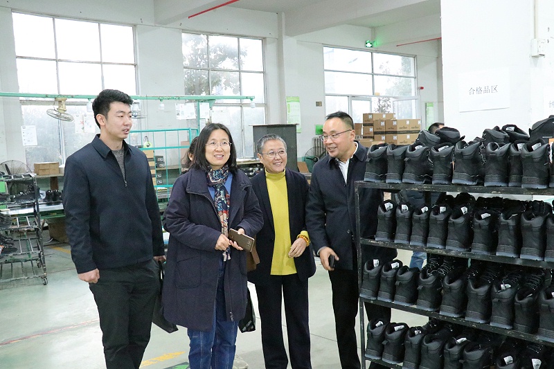 山東省皮革協會研究所馬書記一行蒞臨百華鞋業指導工作