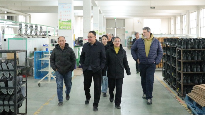 資訊|意大利RSA蒞臨百華鞋業(yè)洽談項目并成功簽約！