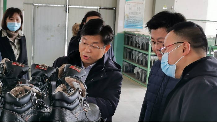 安全鞋應具備哪些性能特點？護士鞋廠家告訴你