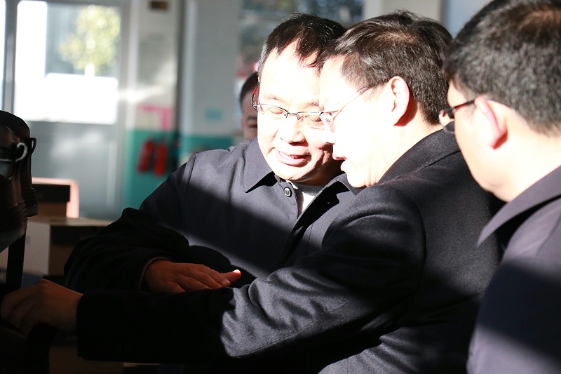 沂南縣委書記侯占夫百華鞋業調研指導