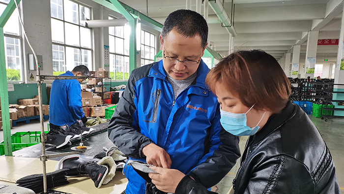 百華鞋業連續17年獲得三體系認證